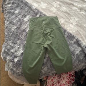 LuluLemon Wonder Under Green Size 4